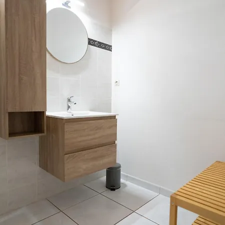 Villa T4 A 450m De La Avec Climatisation *