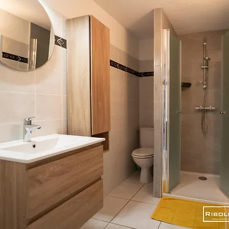 Villa T4 A 450m De La Avec Climatisation *